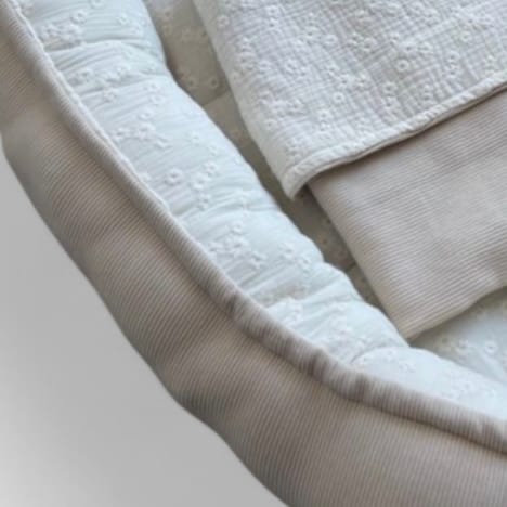 babynestje broderie en rib beige