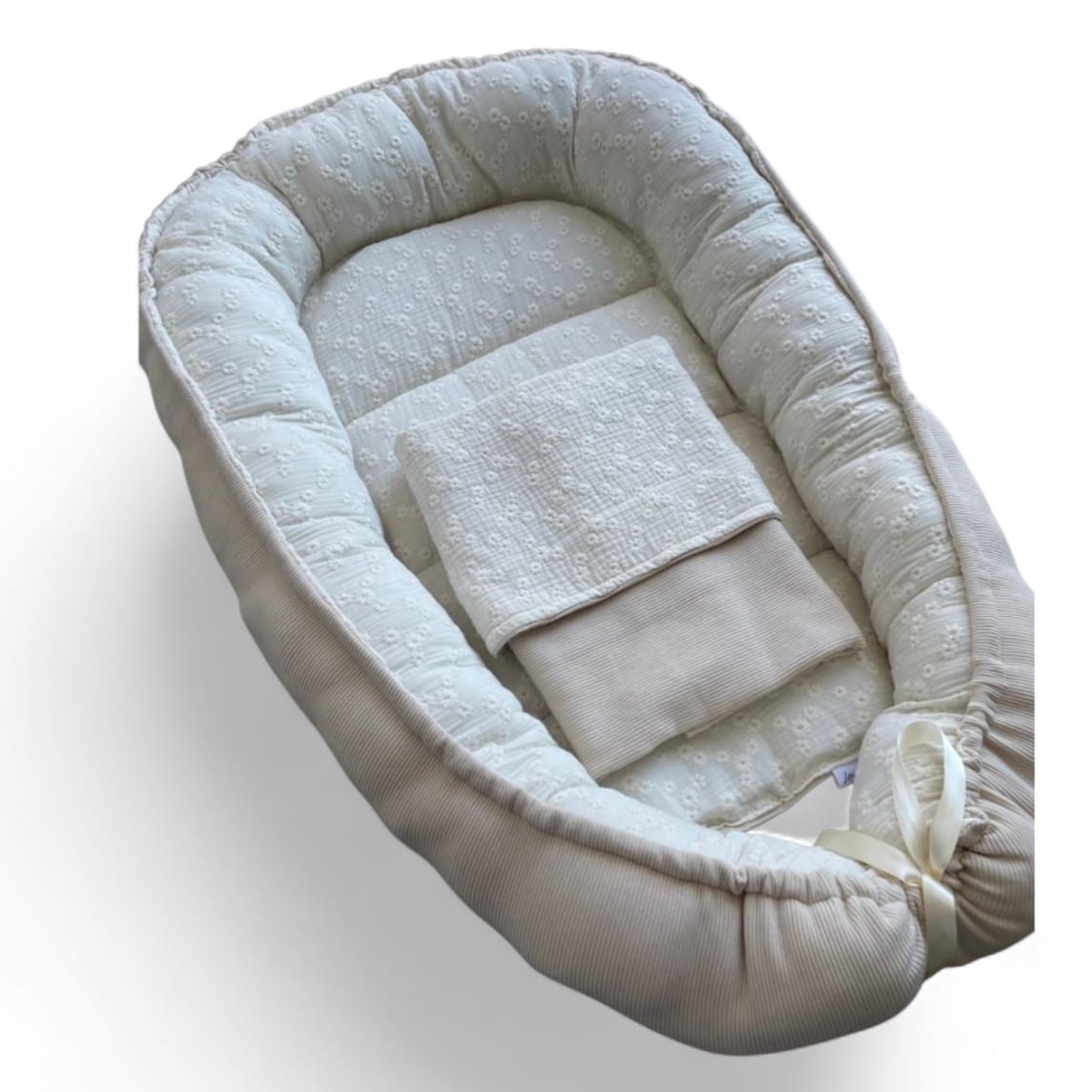 babynestje broderie ecru